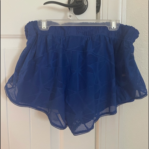 THE CUTEST LULULEMON SHORTS!! - Picture 2 of 3